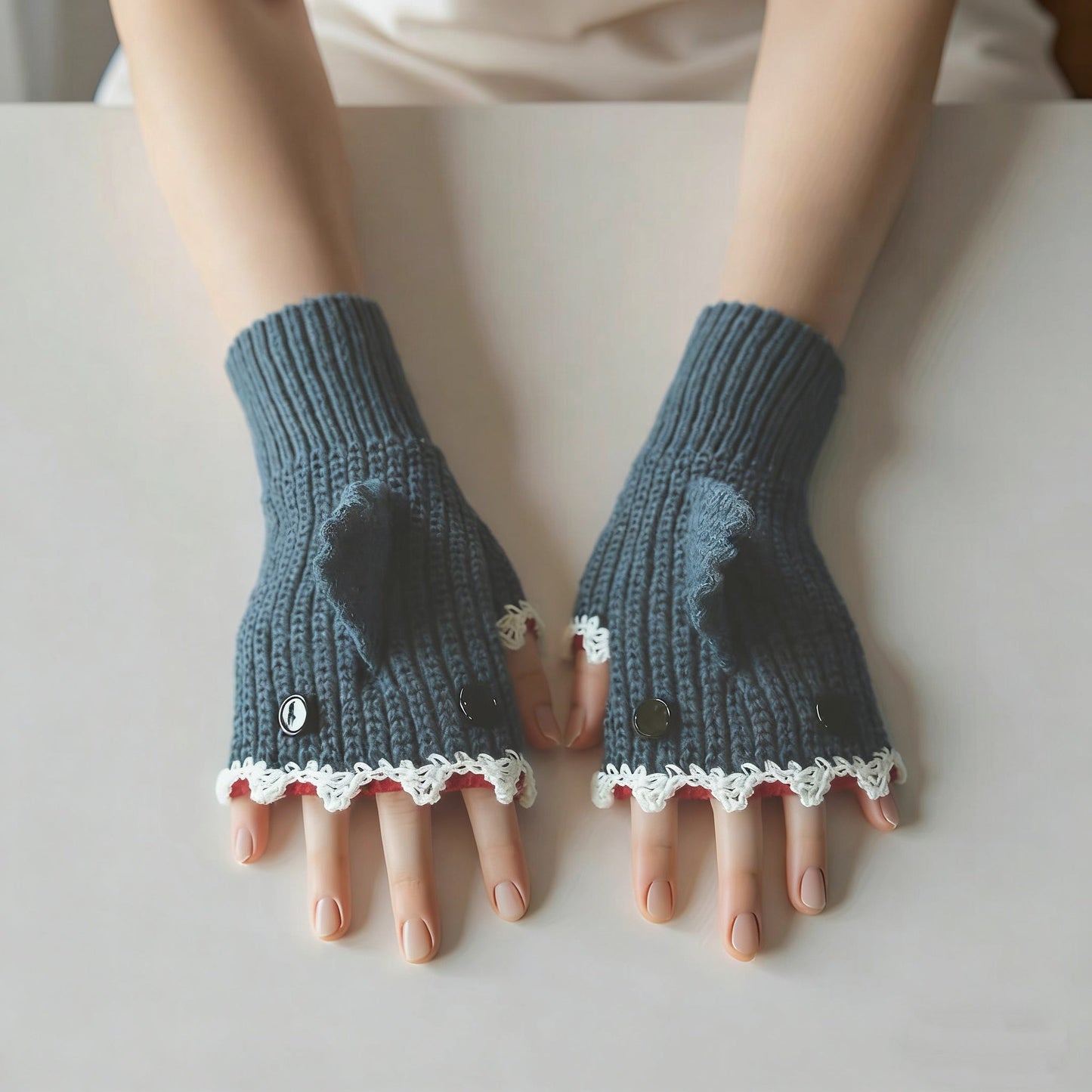 Shark Bite Pattern Knit Gloves